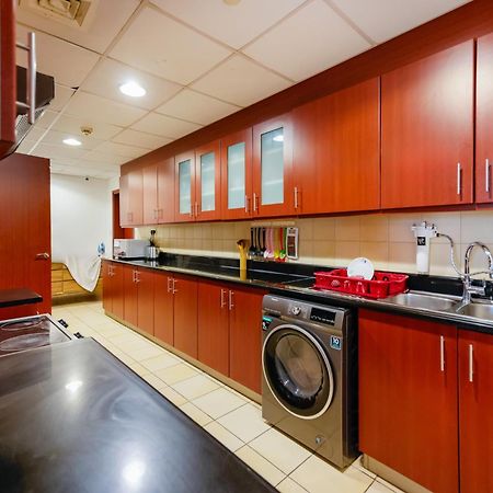 Lunar Cozy Hostel - Jbr Дубай Екстер'єр фото