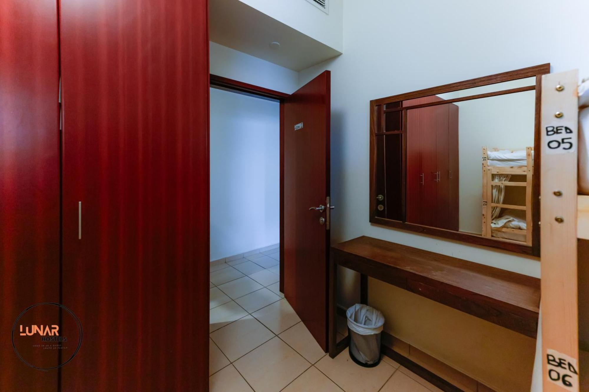 Lunar Cozy Hostel - Jbr Дубай Екстер'єр фото