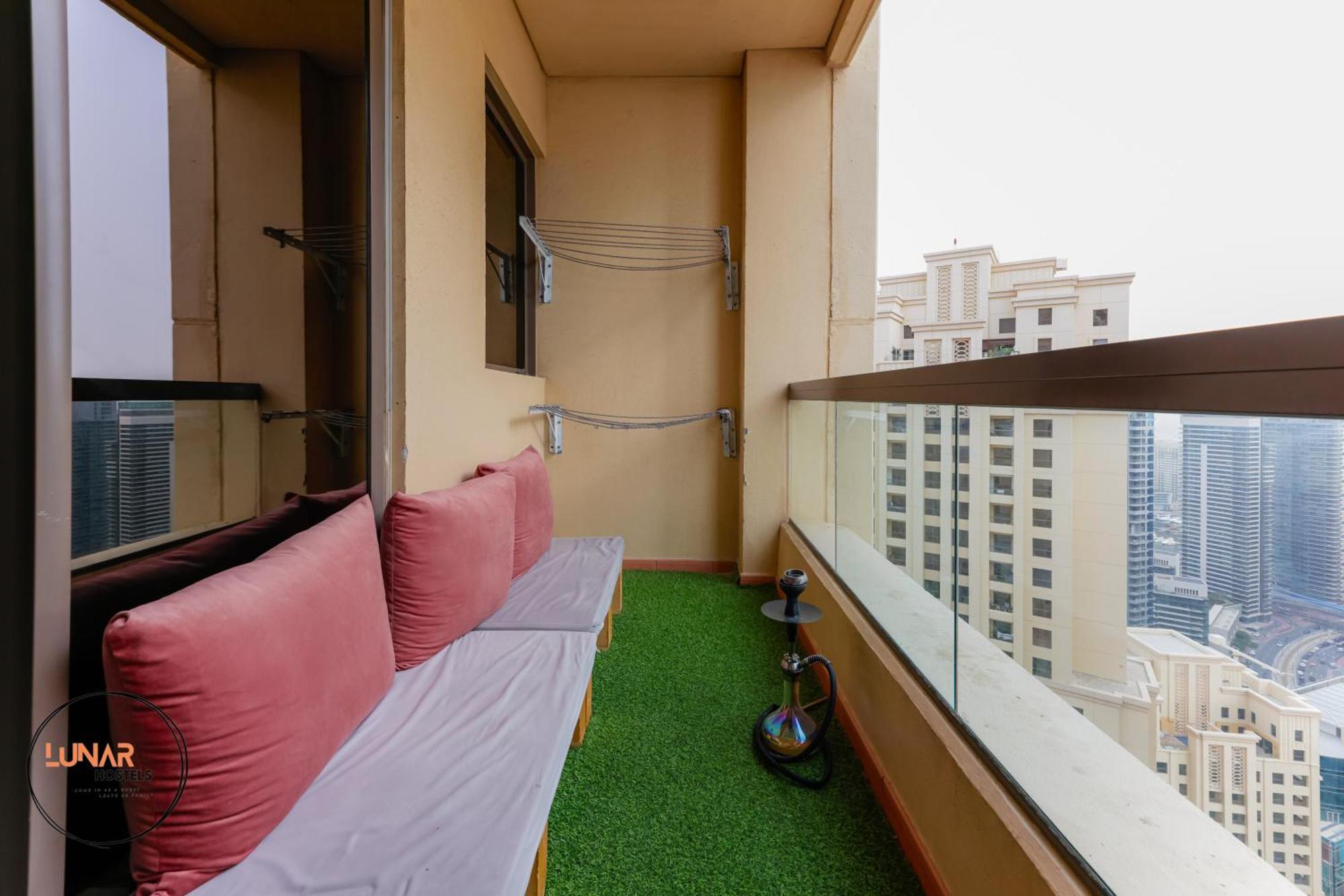 Lunar Cozy Hostel - Jbr Дубай Екстер'єр фото
