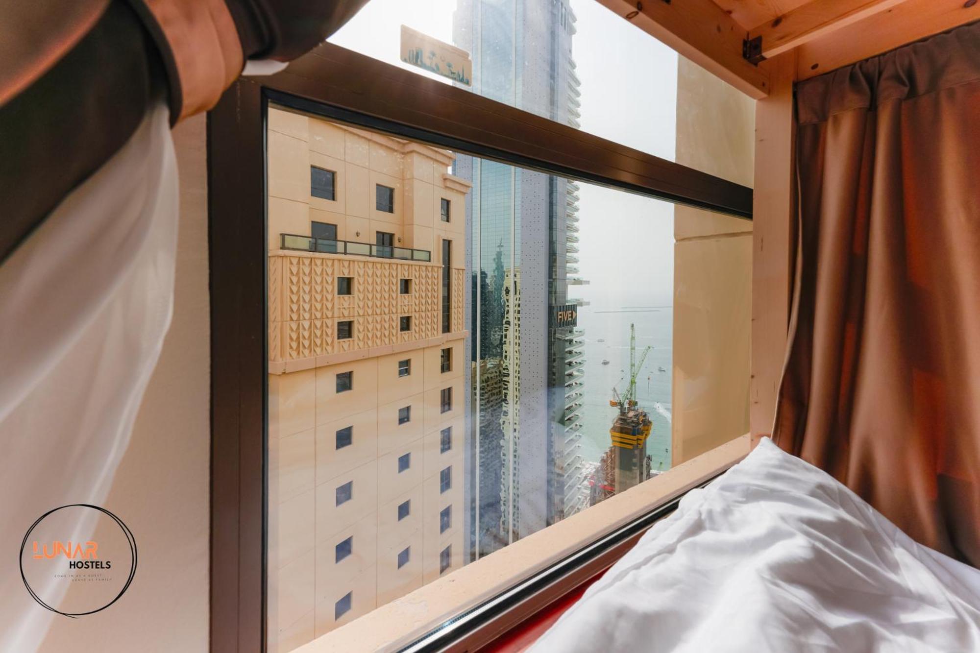 Lunar Cozy Hostel - Jbr Дубай Екстер'єр фото