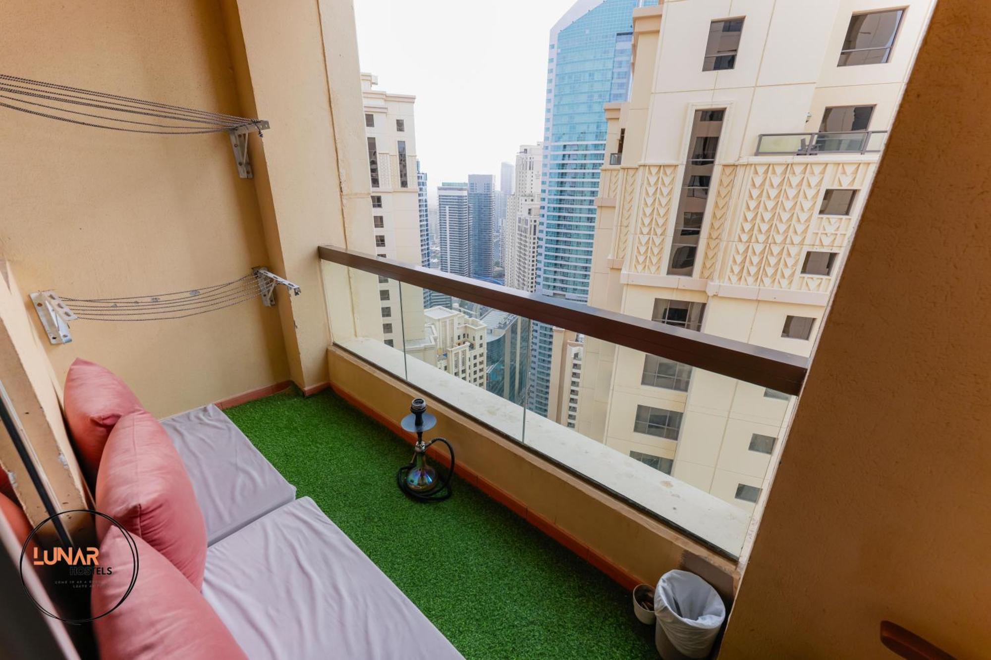 Lunar Cozy Hostel - Jbr Дубай Екстер'єр фото