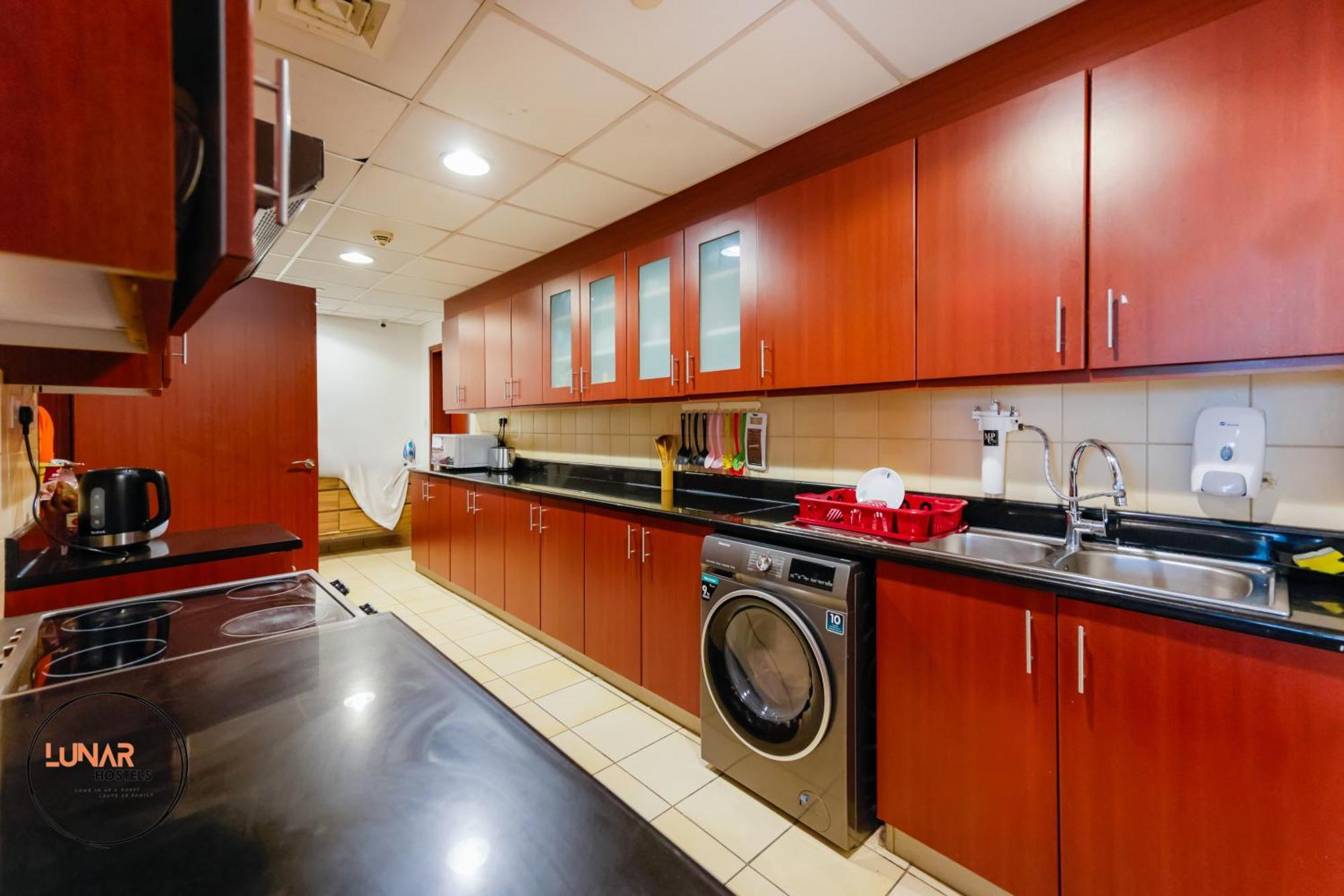 Lunar Cozy Hostel - Jbr Дубай Екстер'єр фото